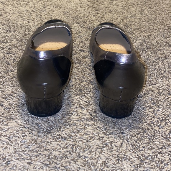 TROTTERS SZ 6.5 womens low heels slip on shoes DAISY PEWTER METALLIC NEW NWOT - Picture 4 of 7